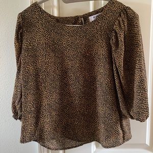 BB Dakota top! Lightly worn. Love the pattern!